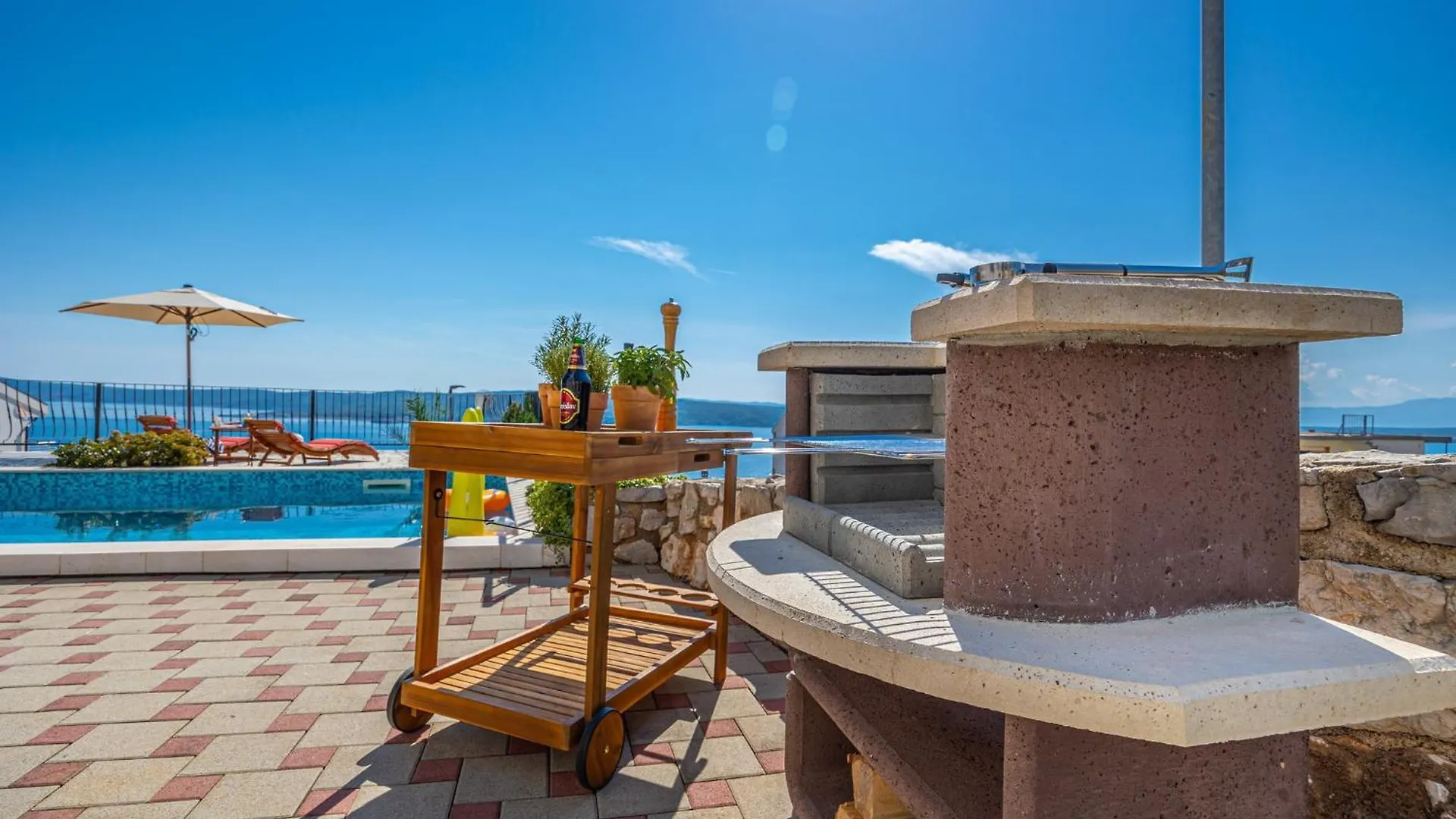 Lorelai - Apartment With Private Swimmingpool Crikvenica